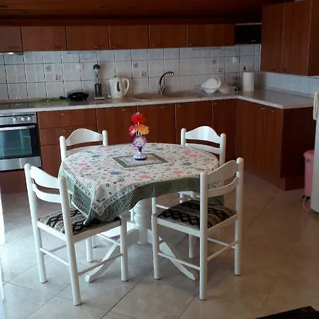 House Dilena Tsimtsiri *