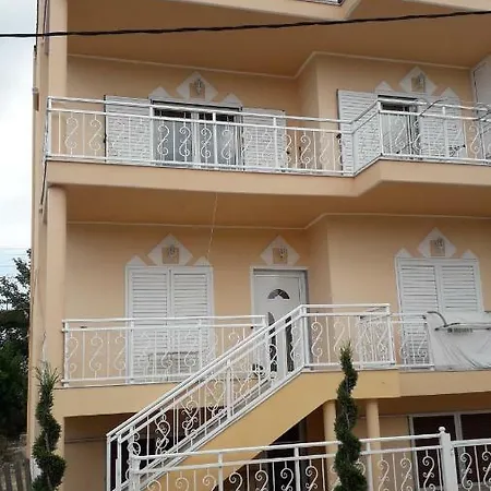 House Dilena Tsimtsiri