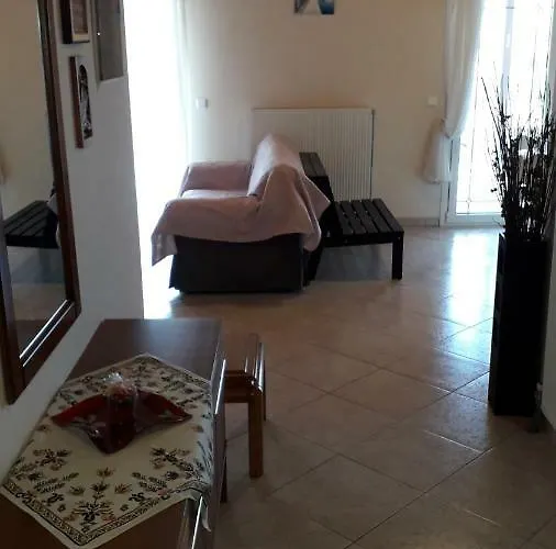 House Dilena Tsimtsiri Nyaraló