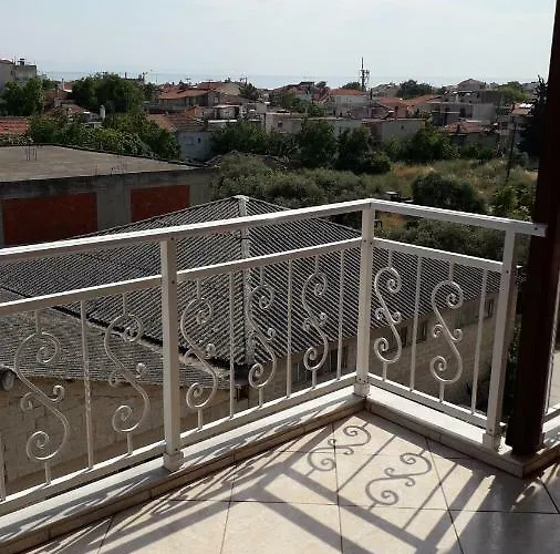 House Dilena Tsimtsiri Nyaraló *