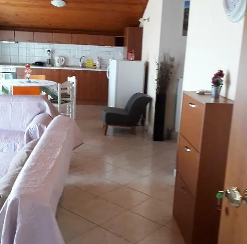 別荘 House Dilena Tsimtsiri