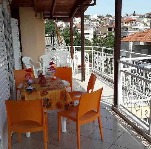 House Dilena Tsimtsiri Nyaraló